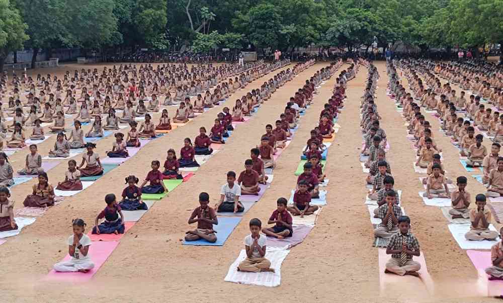 கோவில்பட்டி எவரெஸ்ட் பள்ளியில் சர்வதேச யோகா தினம் அனுசரிப்பு