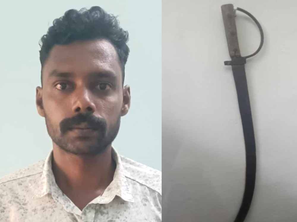 கோவில்பட்டியில் பெண்ணை மிரட்டி, சிசிடிவி கேமராவை உடைத்து சேதப்படுத்தியவர் கைது – பயன்படுத்திய வாள் பறிமுதல் கோவில்பட்டியில் பெண்ணை மிரட்டி, சிசிடிவி கேமராவை உடைத்து சேதப்படுத்தியவர் கைது – பயன்படுத்திய வாள் பறிமுதல்