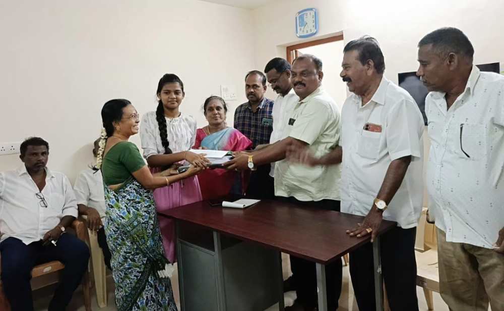 தூத்துக்குடி துறைமுக யூனியன் சார்பில் மாணவ, மாணவியருக்கு கல்வி உதவித்தொகை