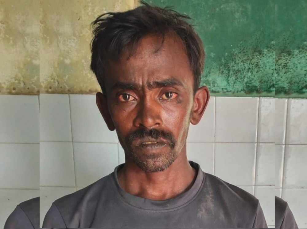 தூத்துக்குடி: முக்காணி டாஸ்மாக் கடையில் ஓசி மதுபாட்டில் கேட்டு ஊழியரிடம் தகராறு செய்து கொலை மிரட்டல் விடுத்த ரவுடி கைது தூத்துக்குடி: முக்காணி டாஸ்மாக் கடையில் ஓசி மதுபாட்டில் கேட்டு ஊழியரிடம் தகராறு செய்து கொலை மிரட்டல் விடுத்த ரவுடி கைது